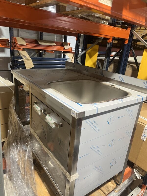 Vitrum Table w/doors and sink