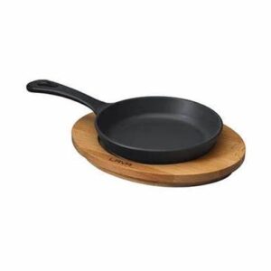 LAVA steypujárns panna á tréplatta -16 cm